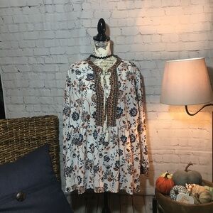 Dip peasant style blouse